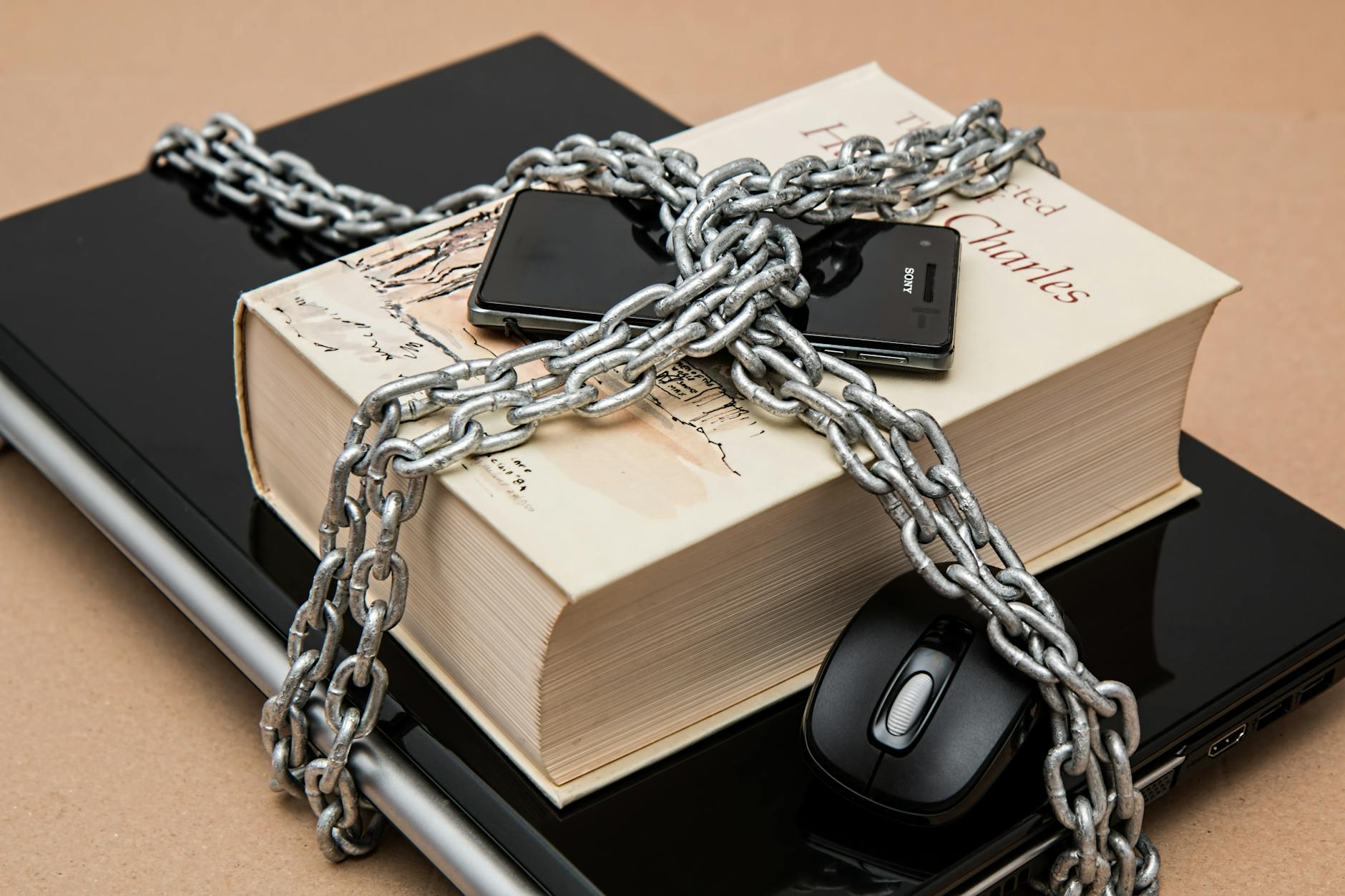 Travel Safety Tips: How to Protect Your Belongings in High-Risk Areas