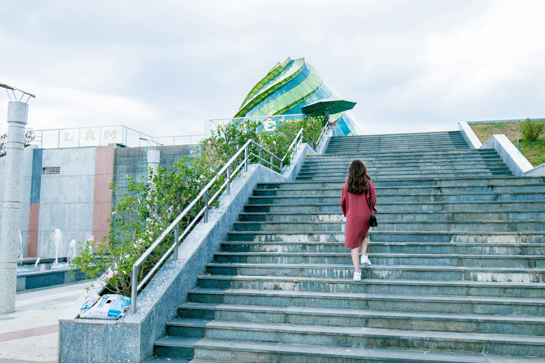 Solo Female Travel Safety Tips: Street-Smart Strategies for Any Destination