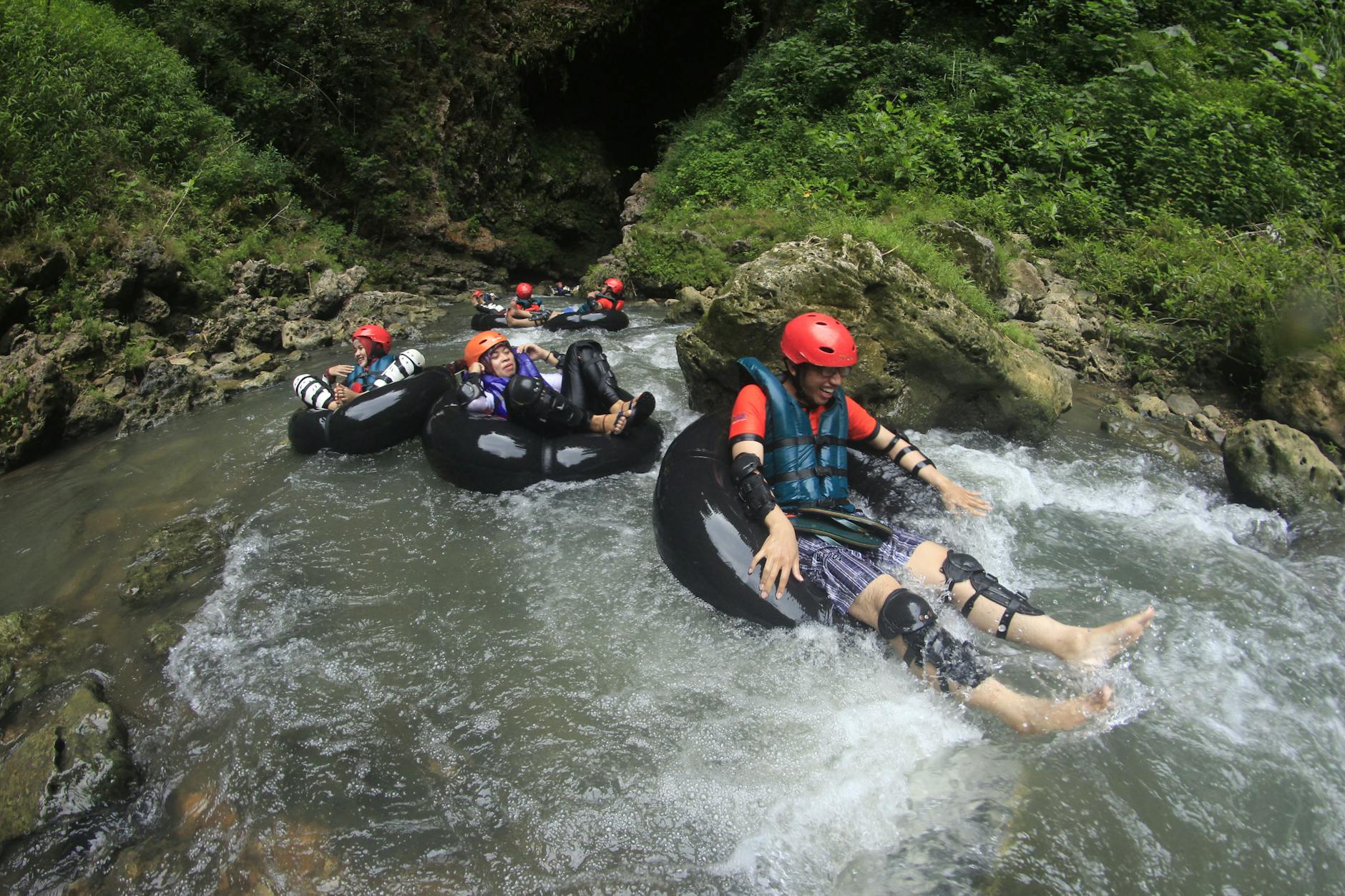 How to Capture Stunning Photos on Adventure Trips (2025 Guide)
