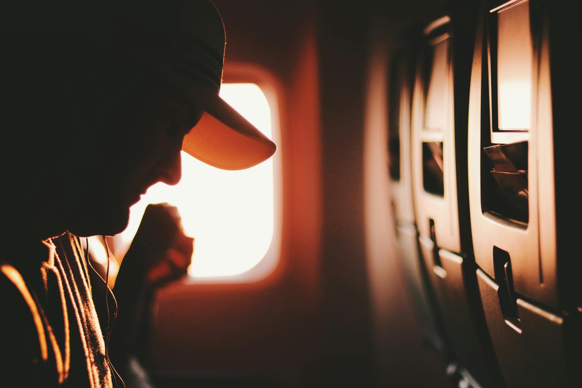 How to Avoid Jet Lag: Science-Backed Strategies That Work (2025 Edition)