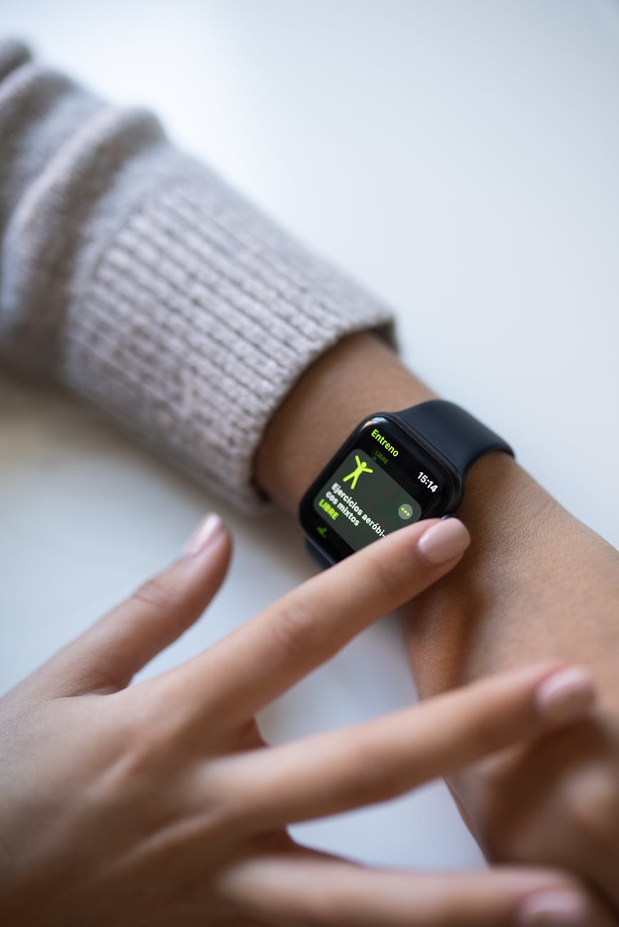 Best Smartwatches for Travelers: Navigation and Fitness on the Go (2025 Guide)