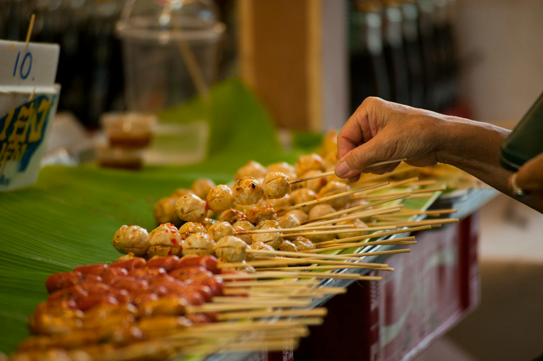 Street Food Tips: Eating Delicious and Safe Meals on a Budget (2025 Guide)